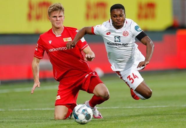 当禁区上空 当禁区上空